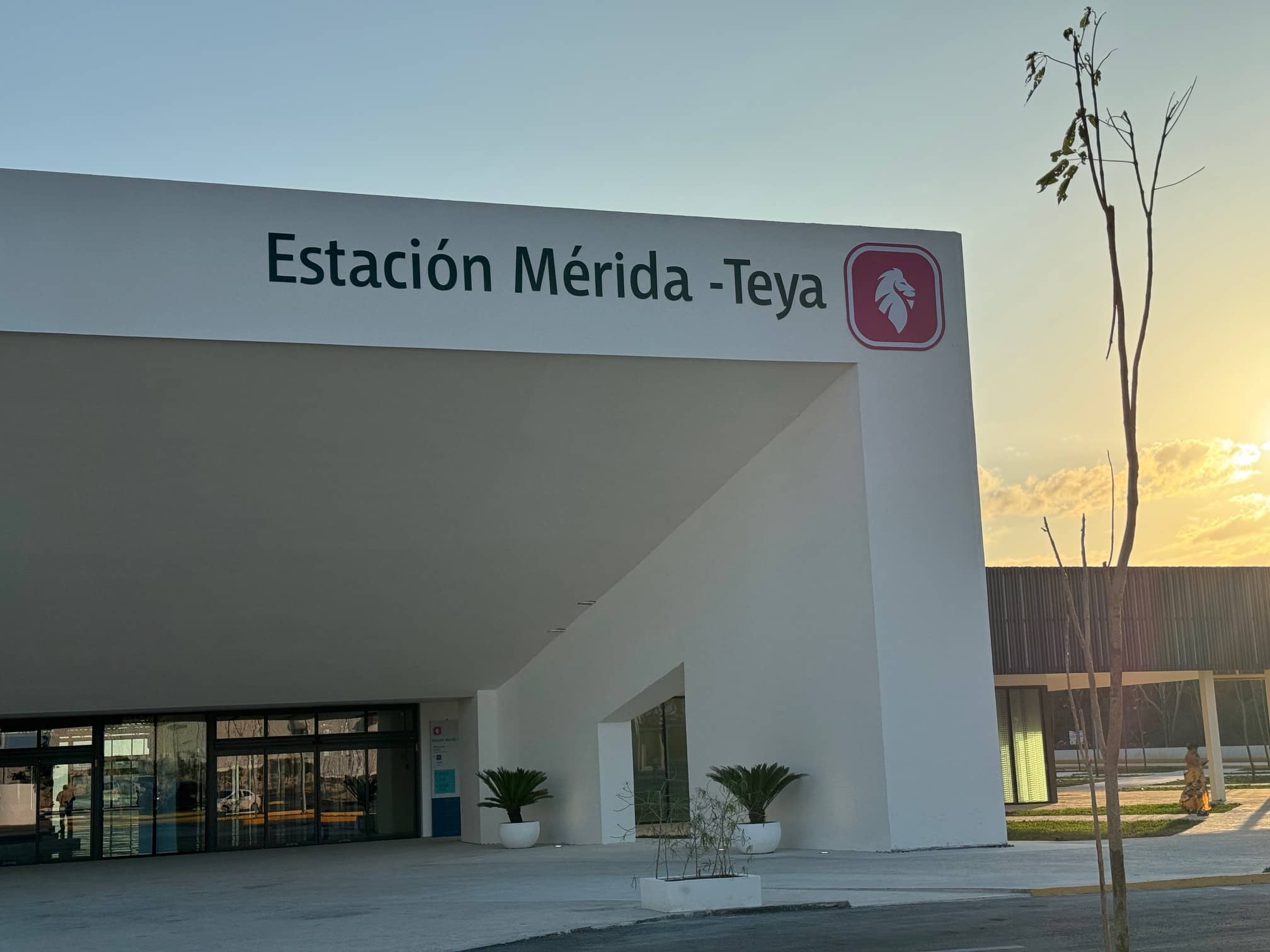 Fachada estación de Tren Maya de Mérida - Teya