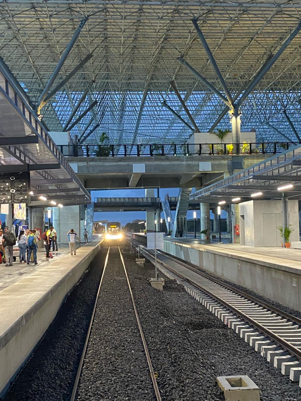 Tren Maya llegando a la estación de Cancún en la inauguración